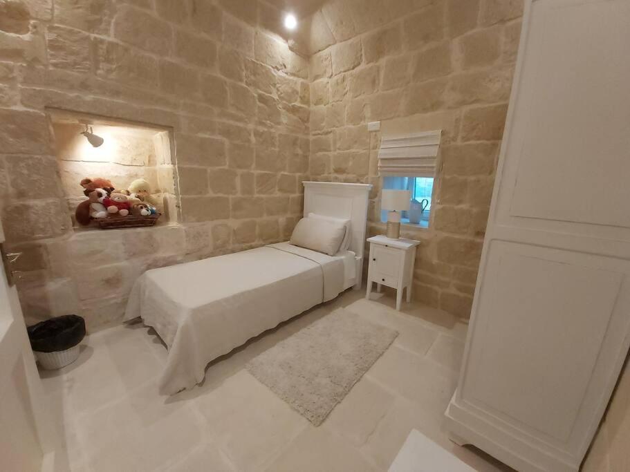 Farmhouse Villa With Large Pool And Garden In Gozo Għarb Dış mekan fotoğraf