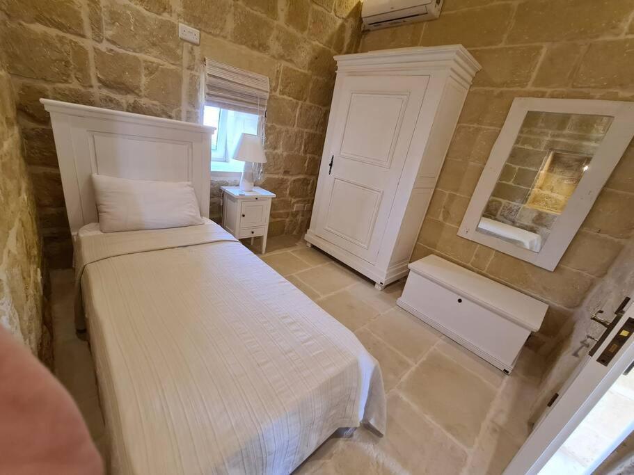 Farmhouse Villa With Large Pool And Garden In Gozo Għarb Dış mekan fotoğraf